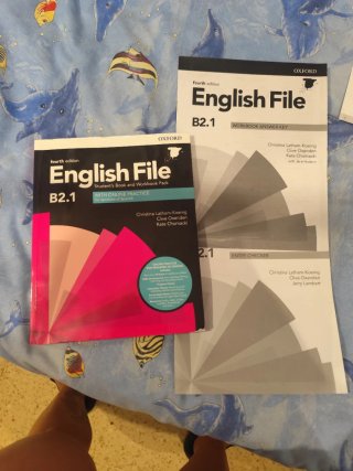 English File With Online Practice for Speakerts...