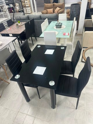 Mesa de cristal y 4 sillas
