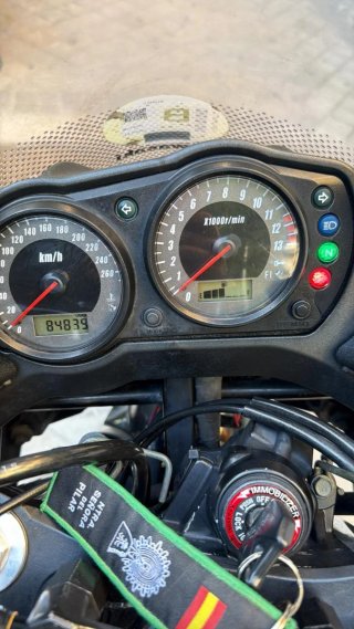 Moto Kawasaki Naked Negra