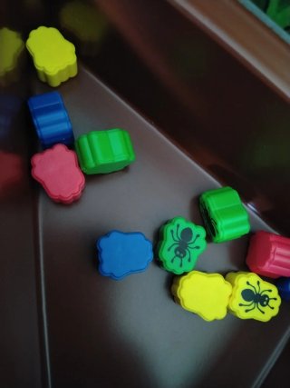 Juegos de mesa: * Zicke Zacke *Spinderella   Hühne