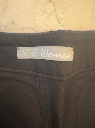 Pantalón Capri pesquero negro Marks & Spencer