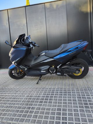Yamaha T-MAX 530 DX con extras