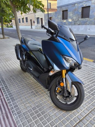 Yamaha T-MAX 530 DX con extras