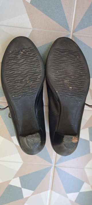 Zapatos de piel negros talla 40