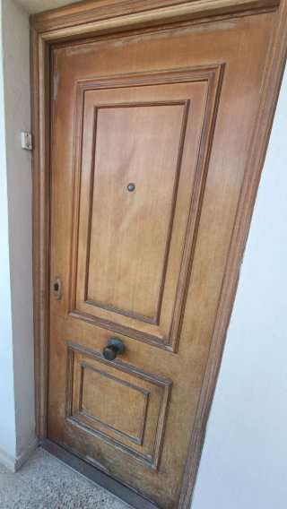 Puerta blindada de madera