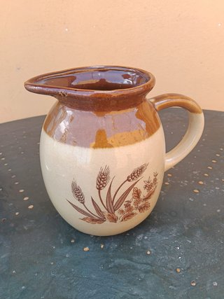 Jarra de cerámica vintage con espigas