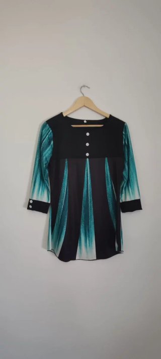 Camiseta Talla S Negra y Turquesa