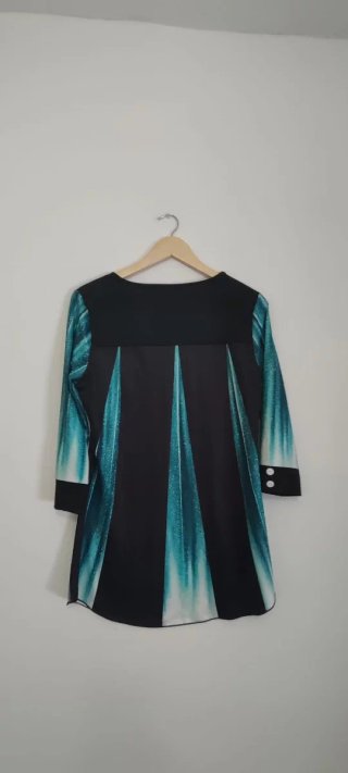 Camiseta Talla S Negra y Turquesa