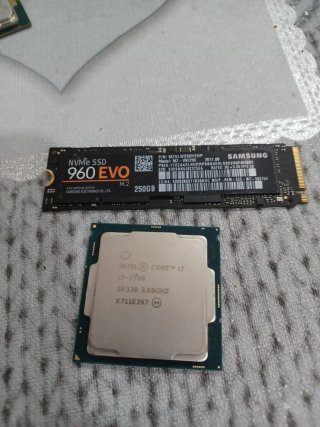 Procesador Intel Core i7-7700 y SSD Samsung 960 EV