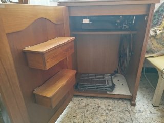 Máquina de coser Alfa con mueble a medida.