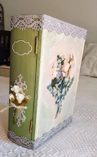 Caja libro decorada flores decoupage