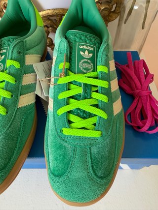 Zapatillas Adidas Verdes y Beige