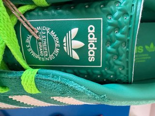 Zapatillas Adidas Verdes y Beige