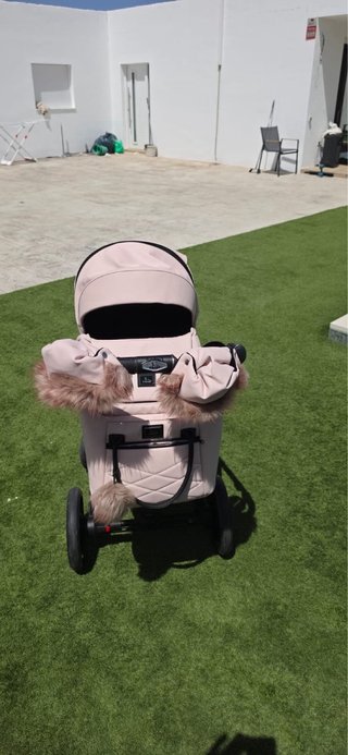 Cochecito bebé rosa de la marca toral como nuevo ,