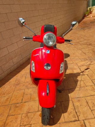 Vespa GTS 250 ie Roja