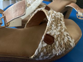 Sandalias Ensha Beige/Blanco Talla 39