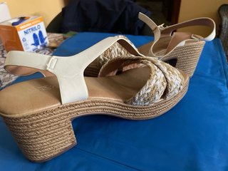 Sandalias Ensha Beige/Blanco Talla 39