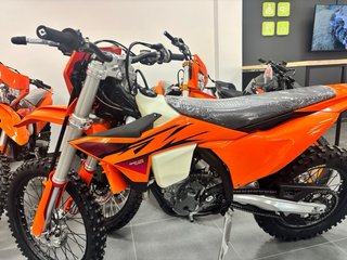 KTM Enduro Moto Naranja