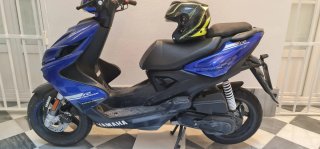 Yamaha Aerox Scooter Azul y Negro