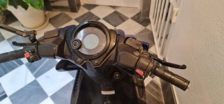 Yamaha Aerox Scooter Azul y Negro
