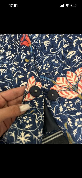 Chaqueta acolchada floral azul y rosa