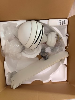 Ventilador de techo blanco