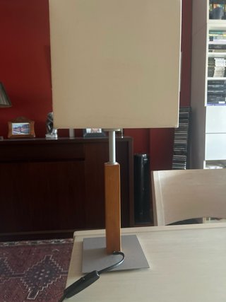 Lámpara de mesa moderna