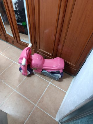 Moto correpasillos rosa *A recoger en Coslada*
