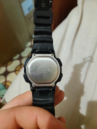 Reloj Casio AE-1000W con brújula