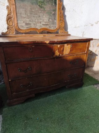 Cómoda, espejo y mesilla antigua madera