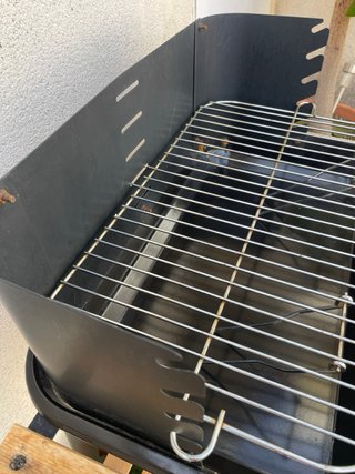 Barbacoa de carbón metal y madera