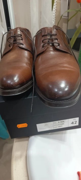 Zapatos de vestir marrones, número 42