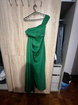 Vestido verde de fiesta asimétrico
