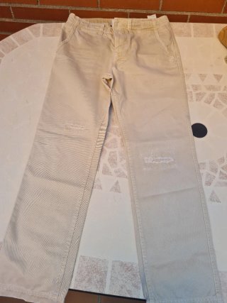 Pantalón beige hombre