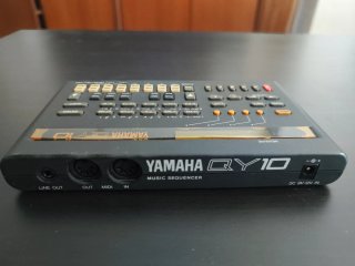 Yamaha QY10