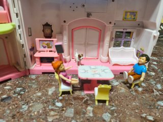 Casa de muñecas You&me con muebles