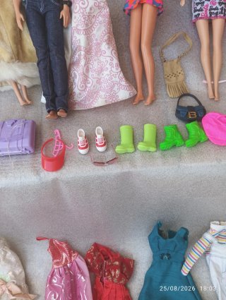 Conjunto di Abbigliamento e Accessori per Bambole Barbie