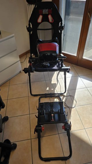 simulatore guida Thrustmaster Ferrari SF1000