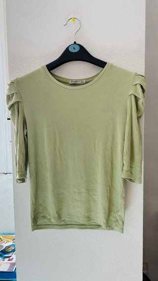 Camiseta Stradivarius verde talla L y bolso