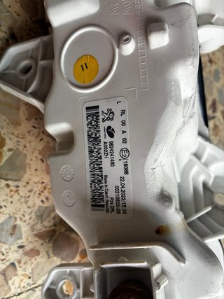 Faro Izquierdo Peugeot 208