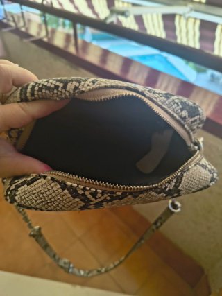 Bolso bandolera estampado serpiente Stradivarius