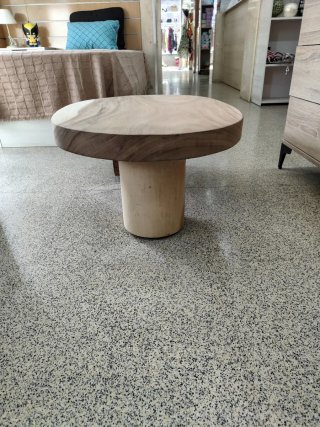 Mesa de madera tropical