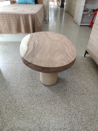 Mesa de madera tropical