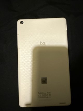 Tablet Blanca con Pantalla Rota