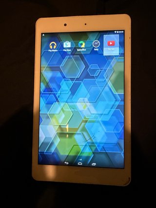 Tablet Blanca con Pantalla Rota
