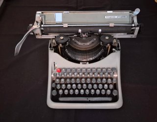 Máquina de escribir Hispano Olivetti