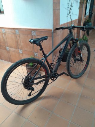 Bicicleta Montaña Cube Negra