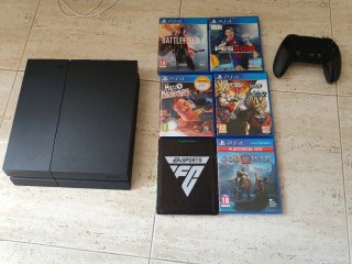 PS4 + Mando + 5 Juegos