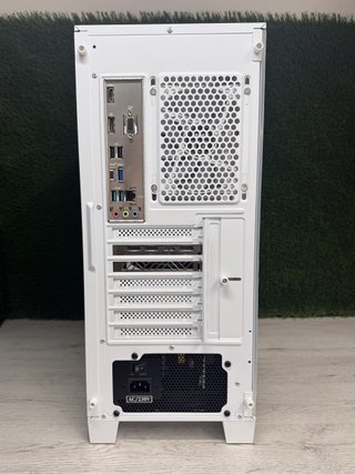 PC GAMING con CAJA MSI Blanca