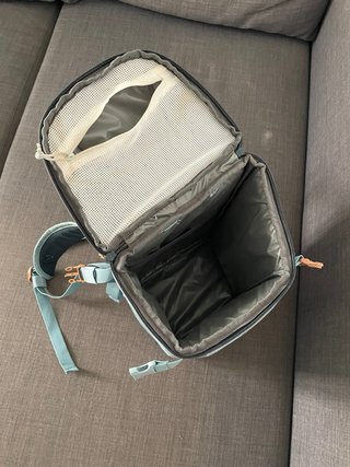 Mochila azul y gris